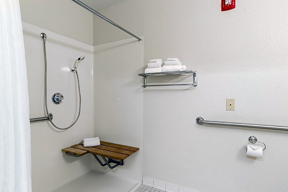 HomeTowne Studios by Red Roof Lake Charles - Sulphur