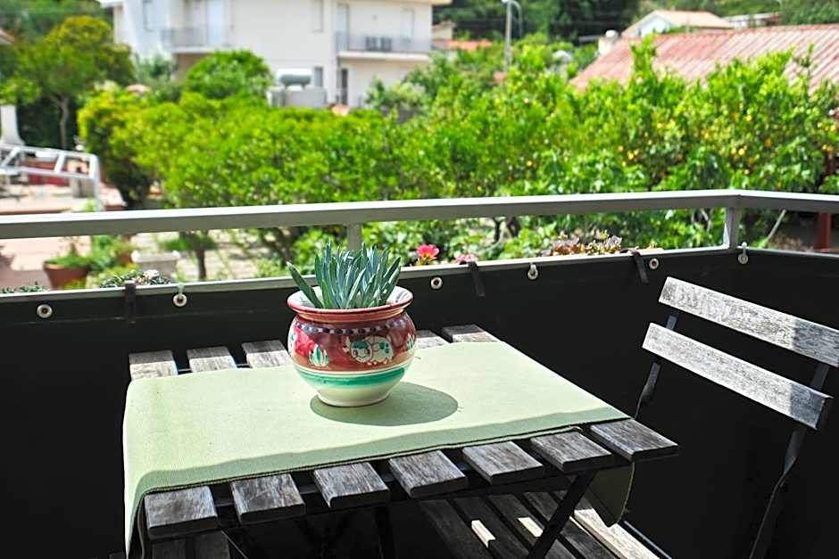 Foto 1 daripada 9 — Balcony