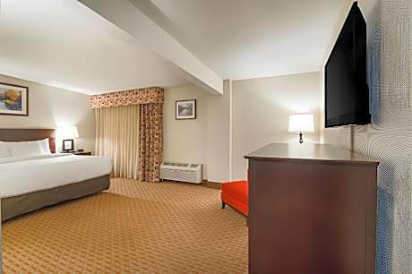 King Suite - Non-Smoking