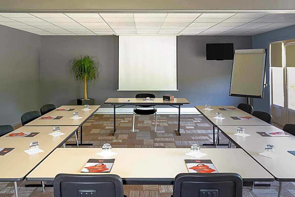 Ibis Roanne Le Coteau Hotel Restaurant