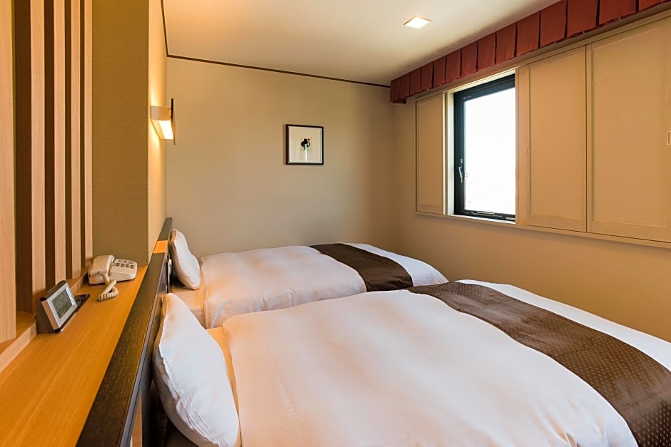 Photo 1 of 14 of Royal 2 Beds, Nonsmoking
