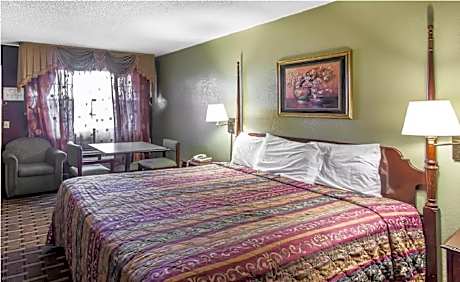 1 King Bed Nonsmoking