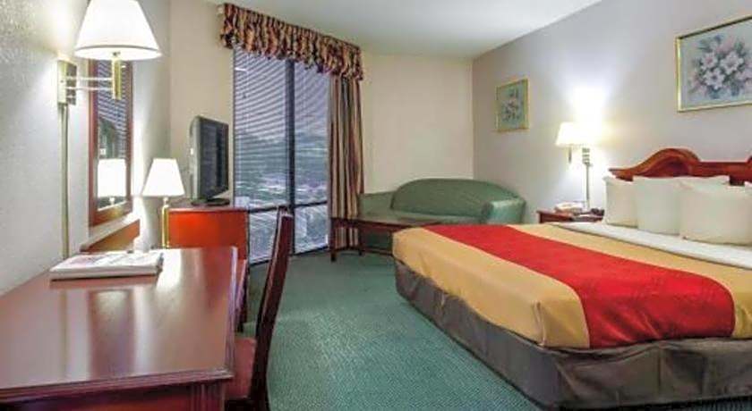 Econo Lodge South Garner