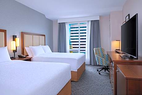 Queen Room with Two Queen Beds and Sea View