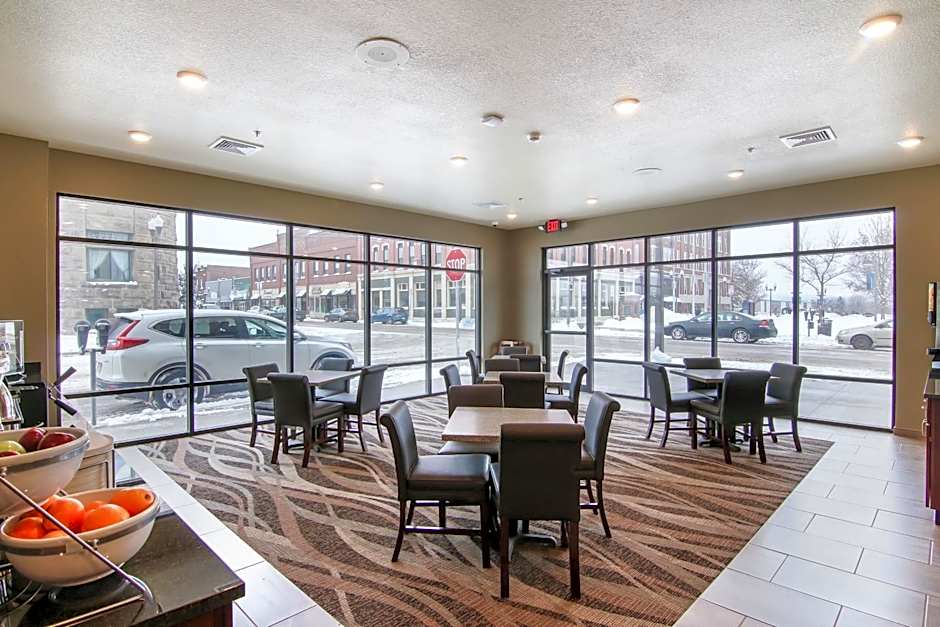 Cobblestone Inn & Suites - Menomonie/UW-Stout