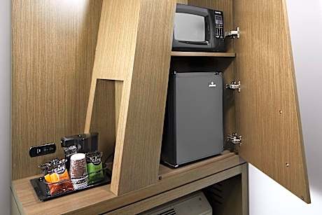 1 Bedroom Larger Suite, 2 Queen, Private Sofa bed