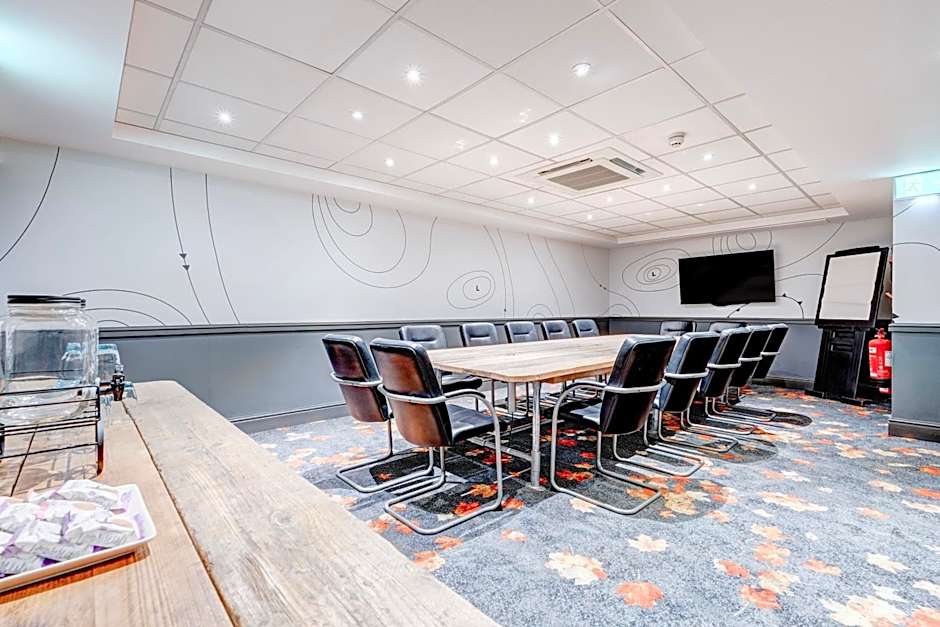 Manchester Portland By Sunday