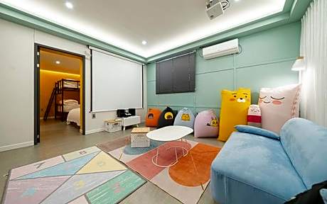 Suite Family Room