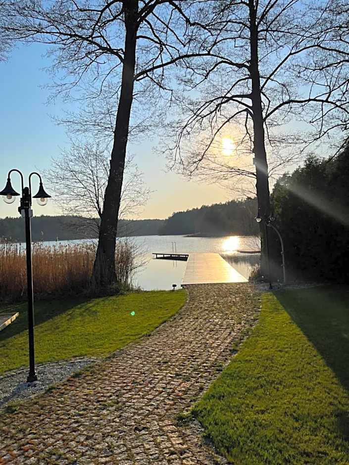 Domki nad jeziorem Kazub