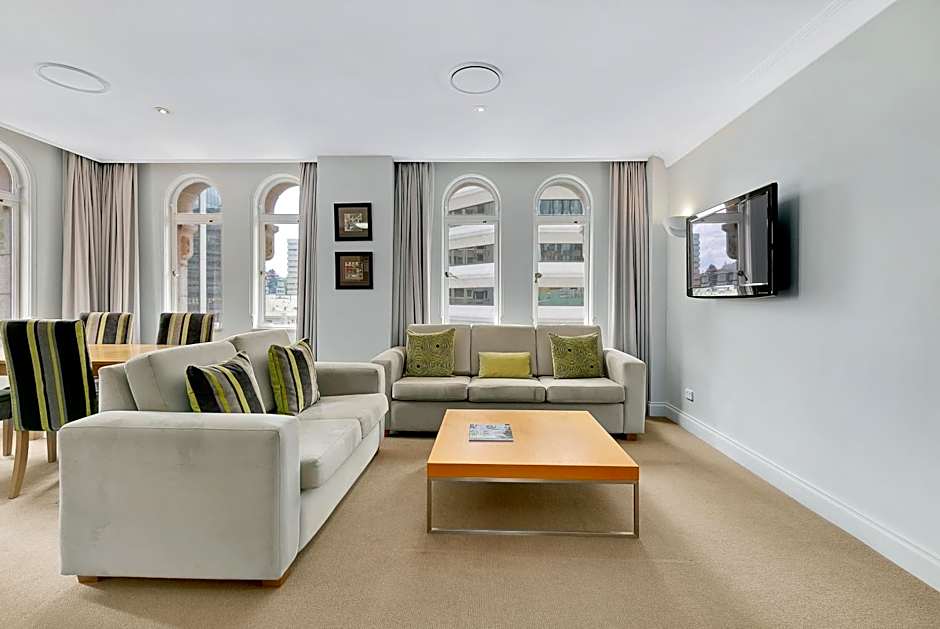 Manor Apartment Hotel