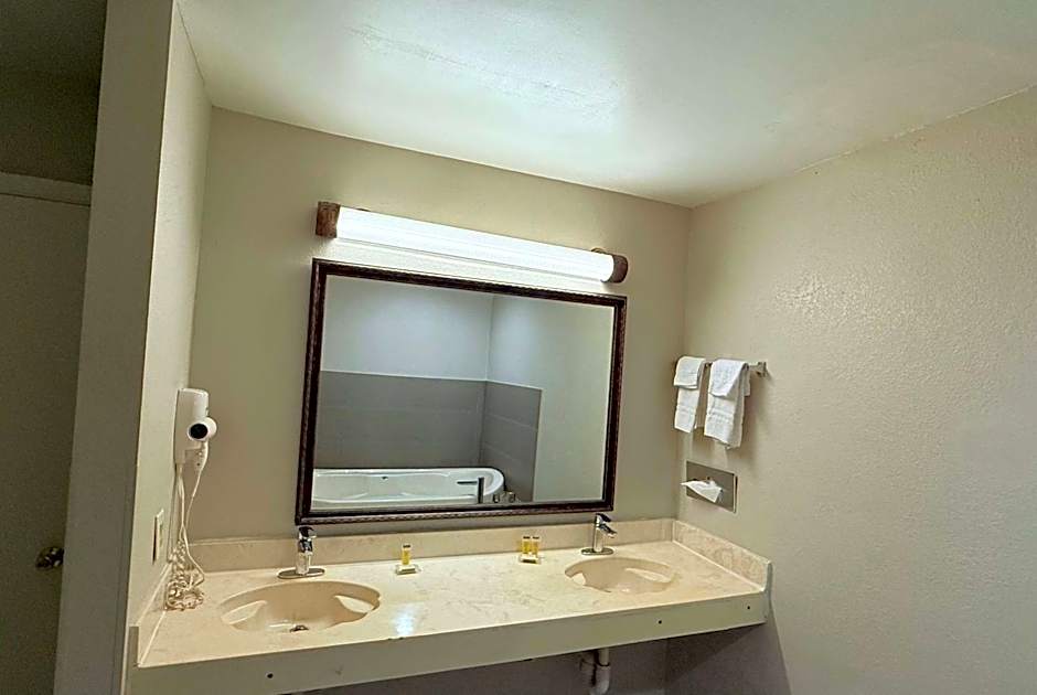 Days Inn by Wyndham San Antonio Interstate Hwy 35 North