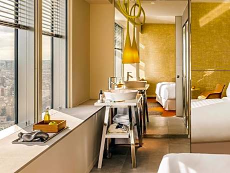 Deluxe King Room with Terrace and City View