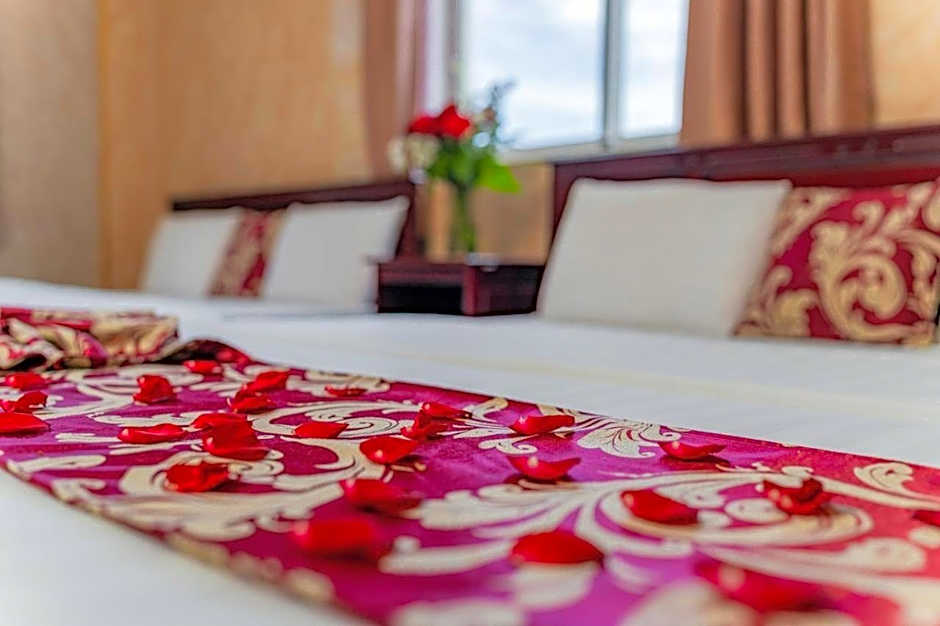 Thi Long Phung Hotel