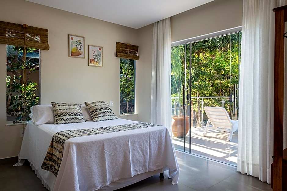 Casa com Piscina e Churrasqueira Privativa !