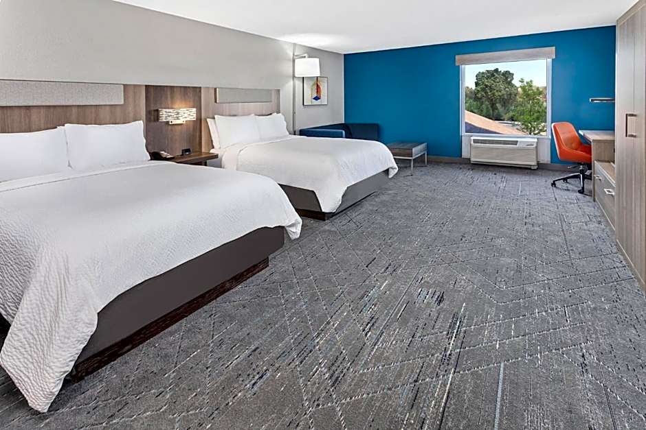 Holiday Inn Express Hotel & Suites Chicago-Algonquin By IHG