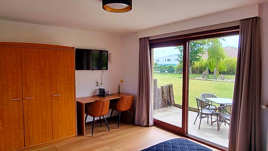 Hotel Westendia and Free Parking Top Breakfast