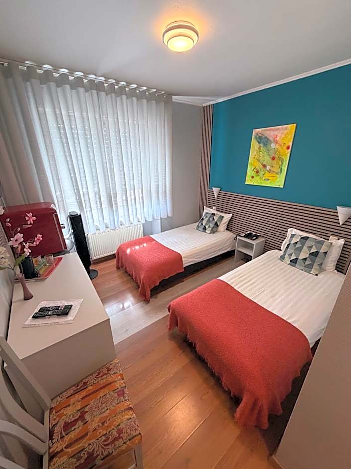 Yasha Hotel