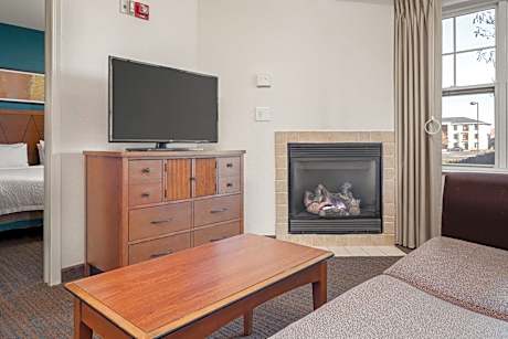 2 Bedroom 2 Room Suite, Bedroom 1: 1 King, Bedroom 2: 1 Queen, Sofa Bed