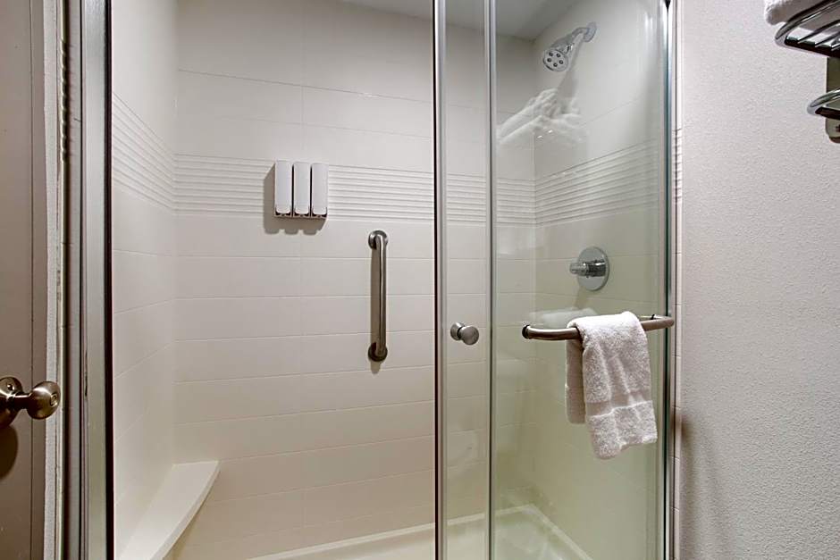 Orangewood Inn & Suites Kansas City Airport