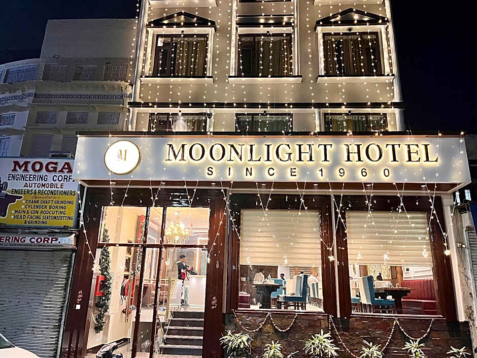 Photo 1 of 40 of Moonlight Hotel