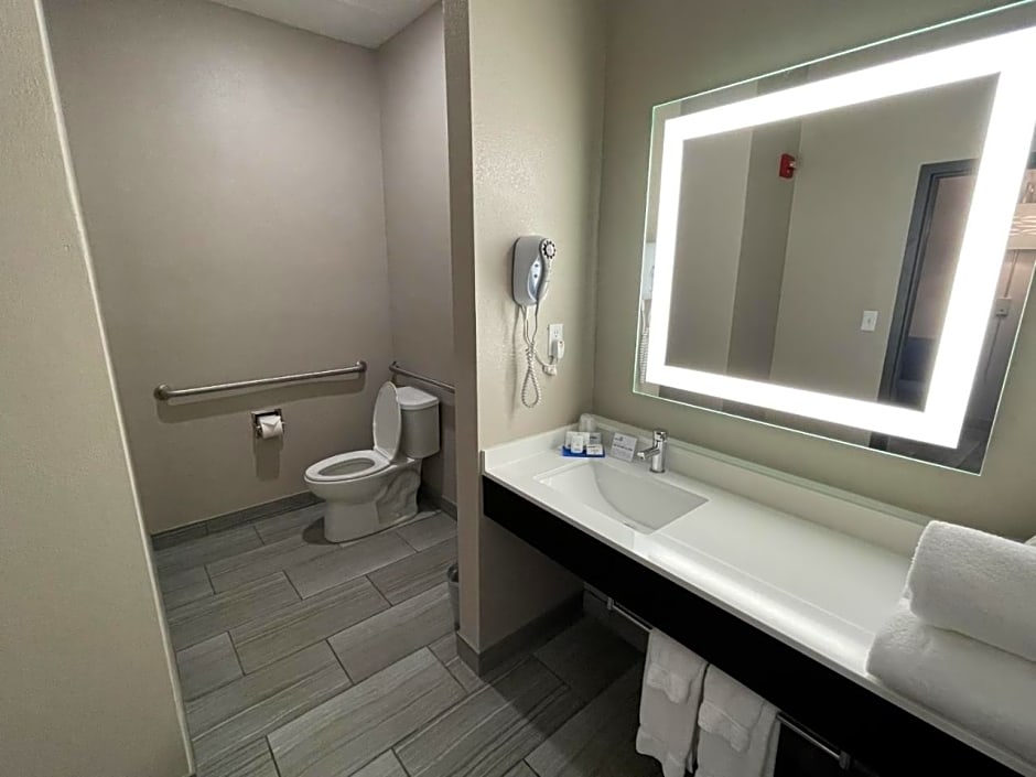 Holiday Inn Express Hotel and Suites Ada, an IHG Hotel