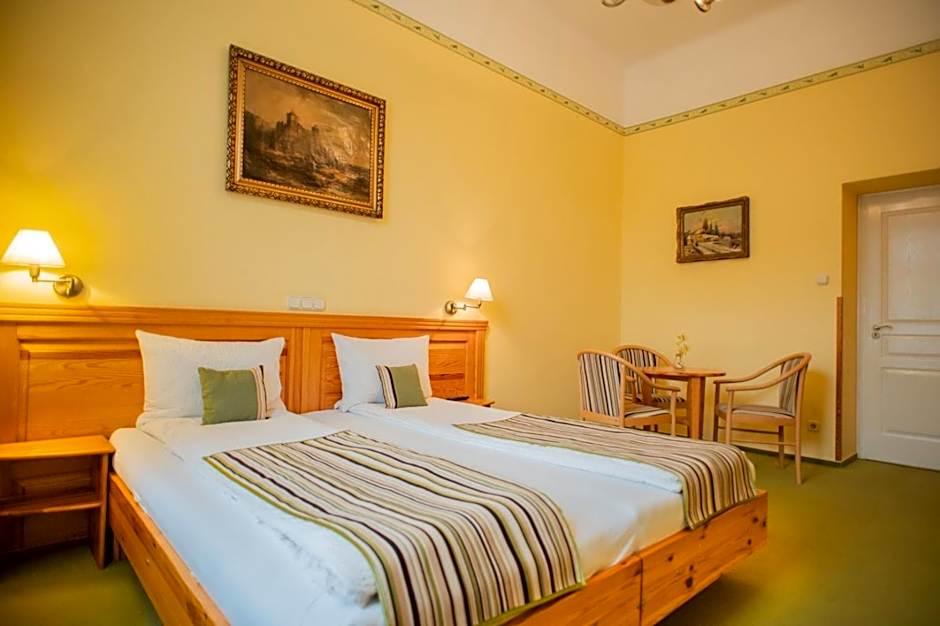 Hotel Manzard Panzio