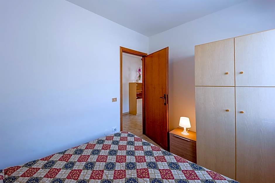 Loano Apartment Pool & Garden