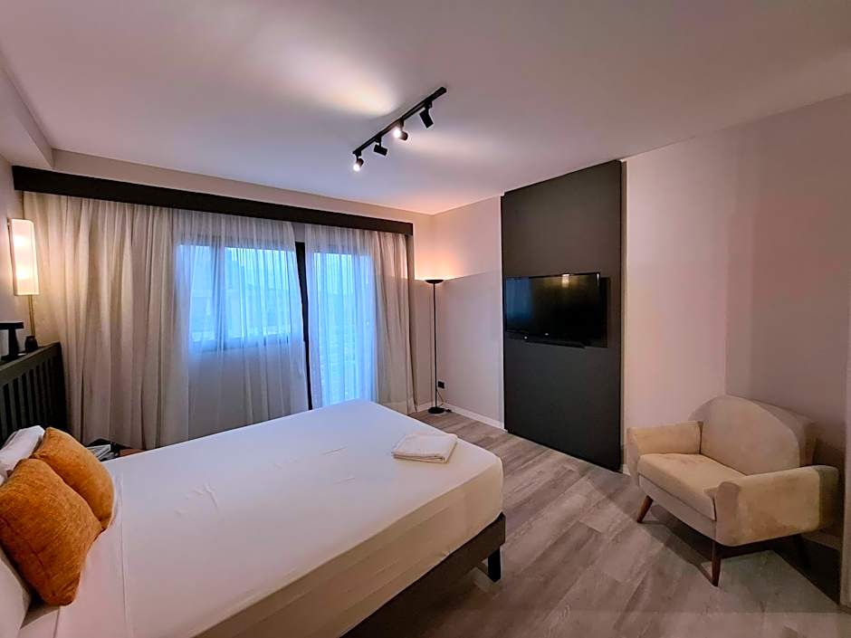 AlphaStay by Alpha - StayService