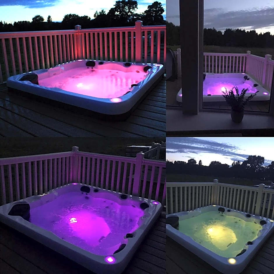 Heathery Lodge with Hot Tub