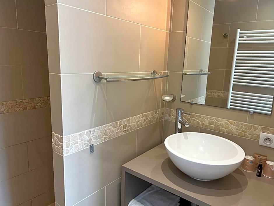 Artimon By Les Ambassadeurs