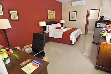 Deluxe King Room - Non-Smoking