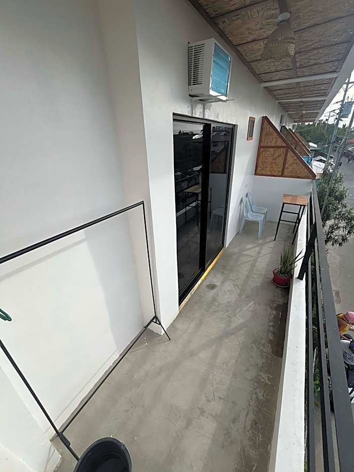 Photo 1 of 4 of 1 Queen Bed, Balcony