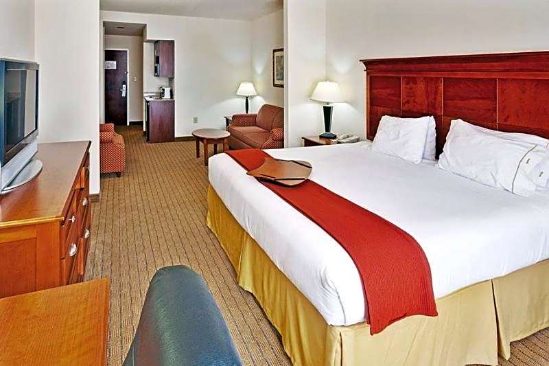 Holiday Inn Express Hotel & Suites Dyersburg By IHG