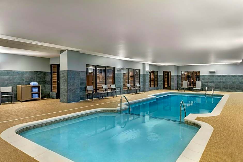 Courtyard by Marriott Milwaukee Brookfield at Poplar Creek