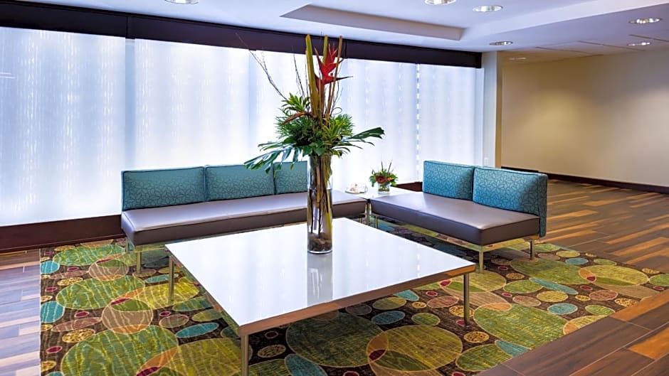 Holiday Inn Hotel & Suites Warren by IHG