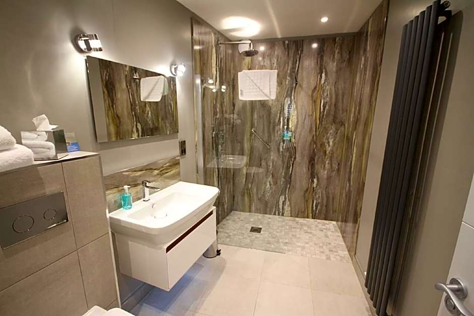 Quinlan & Cooke Boutique Townhouse and QCs Seafood Restaurant