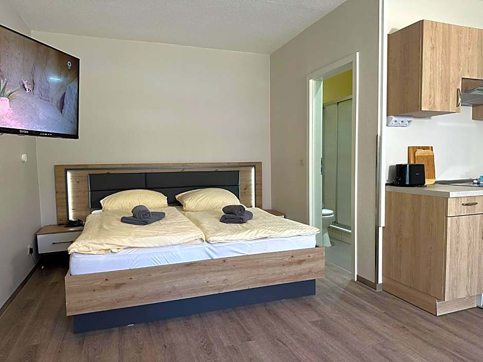 Gästehaus Lietzow & Störtebeker Camp