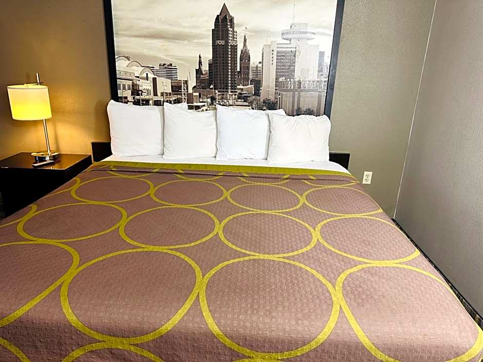 Delavan Inn and Suites