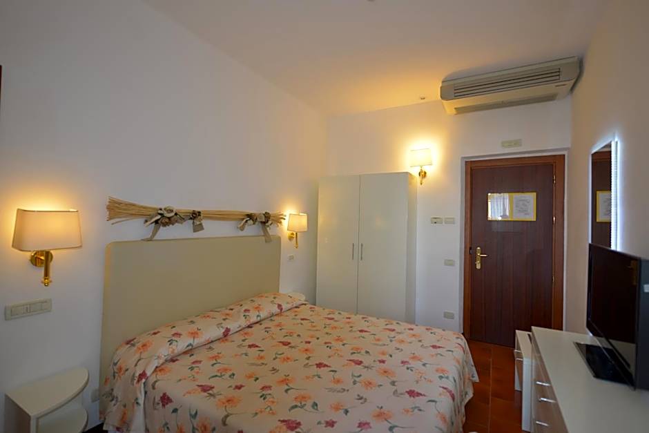 Photo 1 of 6 of 1 Double Bed or 2 Beds