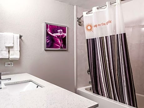 Studio Suite with Two Double Beds - Non-Smoking