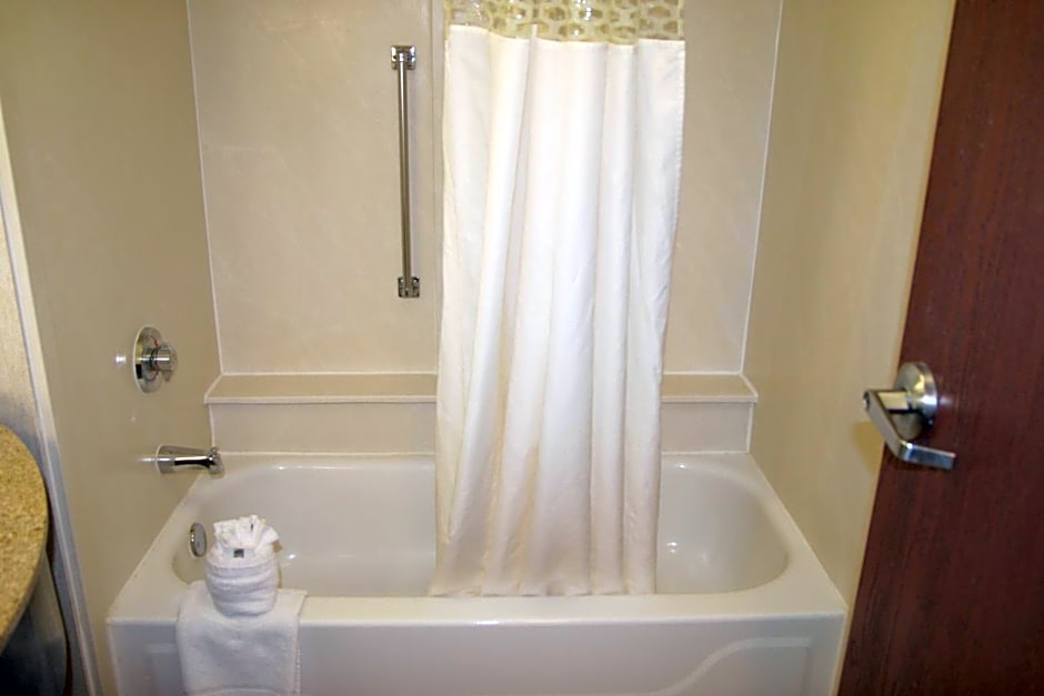 Hampton Inn & Suites Memphis East