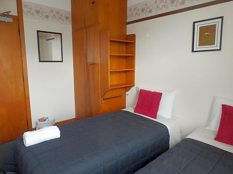 Thomas's Catlins Lodge and Camp Ground