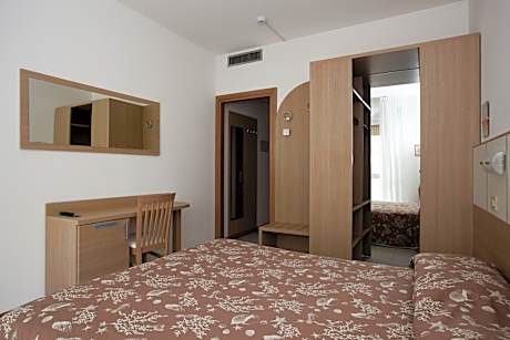 Standard Double or Twin Room with Garden View
