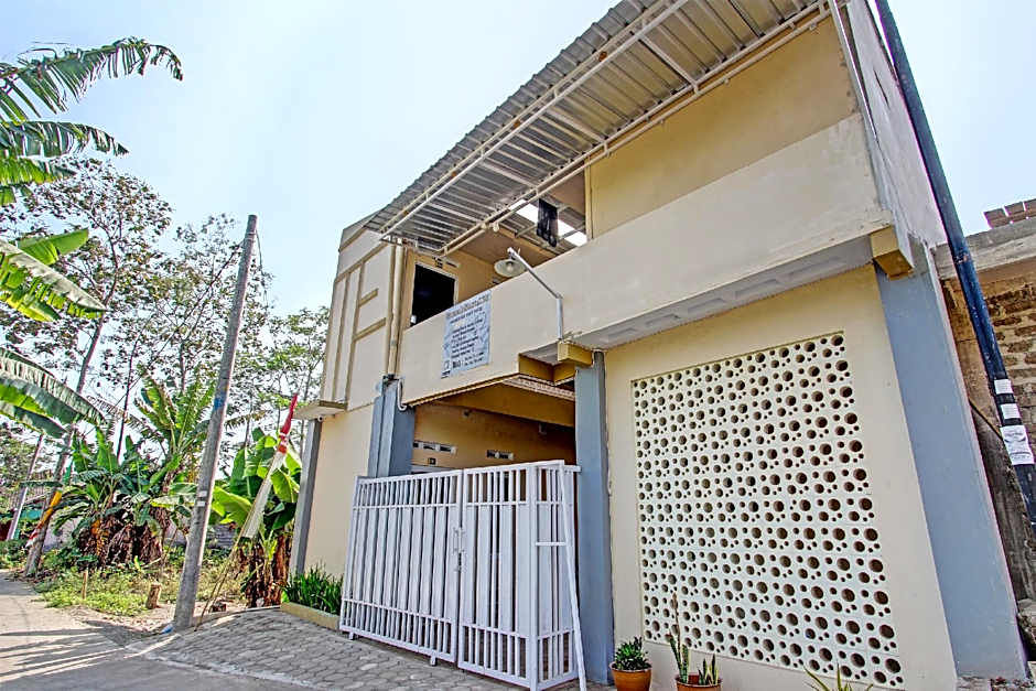 OYO Life 93034 Ayri Home
