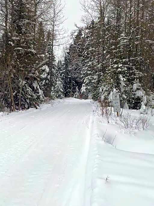 Le Monk ,chalet, motoneige, quad ,nature, randonné pédestre