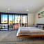 Inner-city 2 bedroom apartment - perfectly located