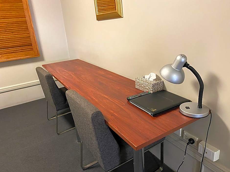 Cosmopolitan Motel & Serviced Apartments