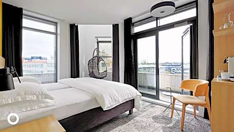 Deluxe Corner Room