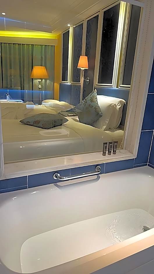Emperor Hotel