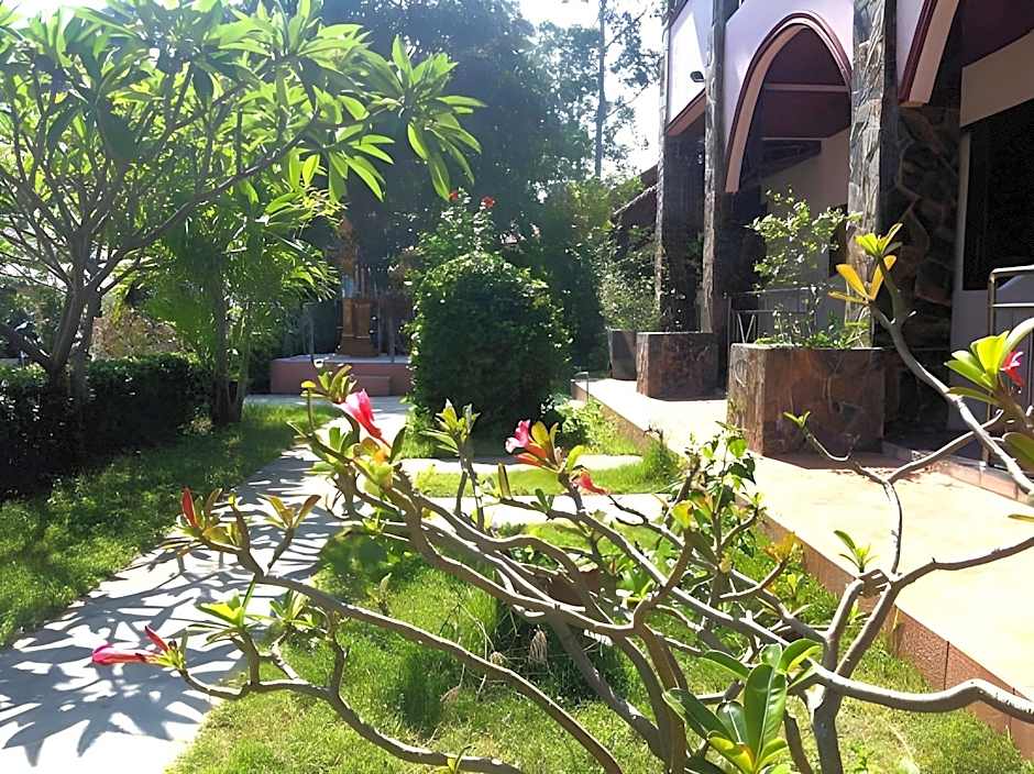 Lotus Friendly Hotel